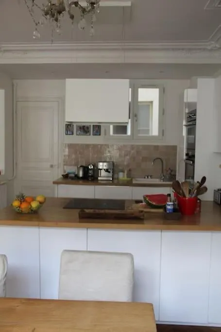 Appartamento 5 Bdr, 10 Ppl Georgous Typical Parisian Flat 0*, Parigi
