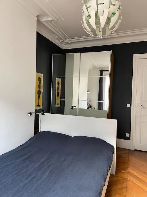 Appartamento 5 Bdr, 10 Ppl Georgous Typical Parisian Flat
