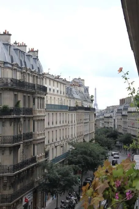 Appartamento 5 Bdr, 10 Ppl Georgous Typical Parisian Flat  Parigi